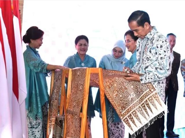 batik adalah kehormatan Indonesia