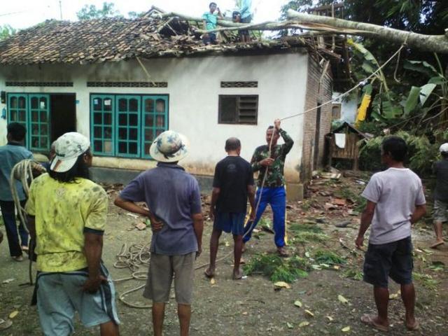 Rumah Rusak