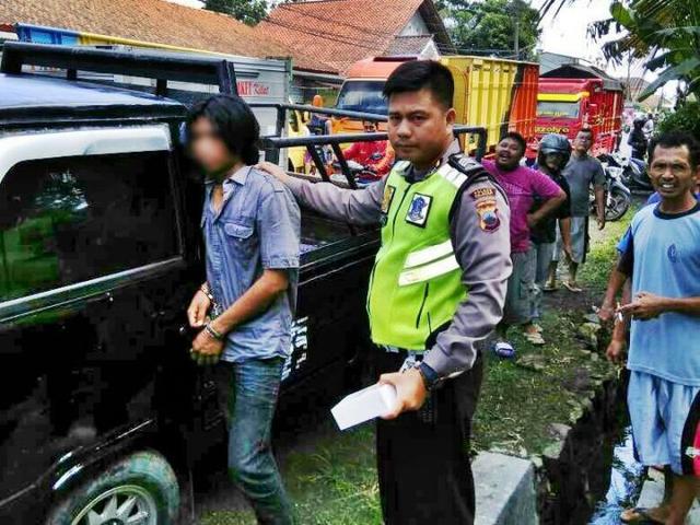 Polisi Lalu Lintas Tangkap