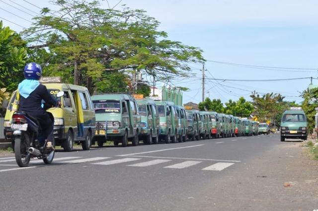 Angkot Cilacap, Serayunews, Adikurniawan serayunews.com, serayunews.com, berita cilacap, gojek vs angkot