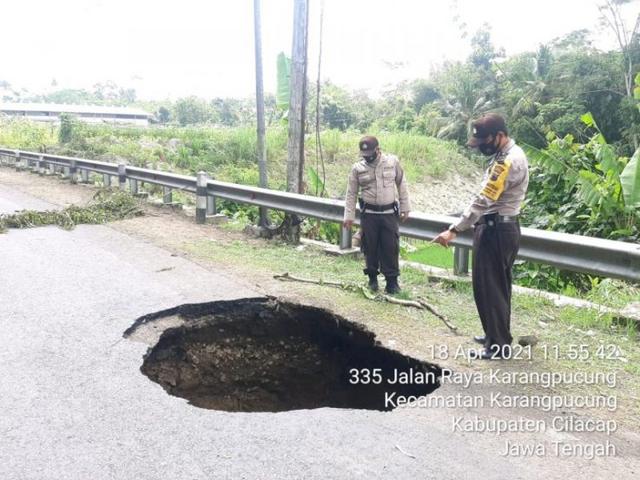jalan amblas cilacap,serayunews, serayu news, berita terkini, berita hari ini