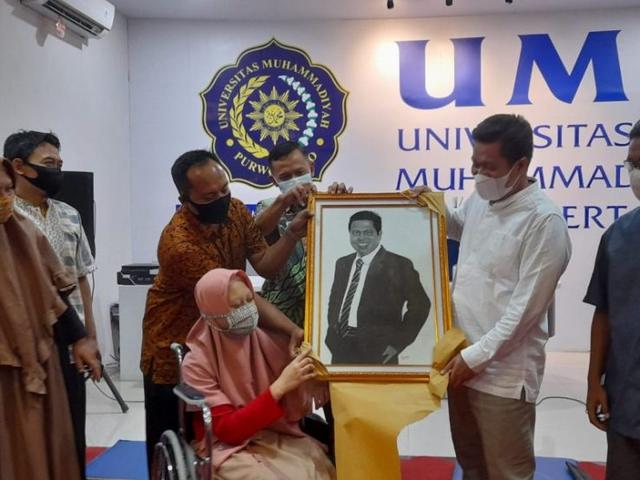 lukisan gadis difabel, universitas muhamadiyah purwokerto, ump, serayunews, serayu news, berita terkini, berita hari ini