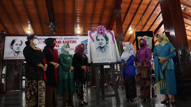 hari kartini, ra kartini, raden ajeng kartini, emasipasi wanita, pahlawan wanita, serayunews, serayu news, berita terkini, berita hari ini