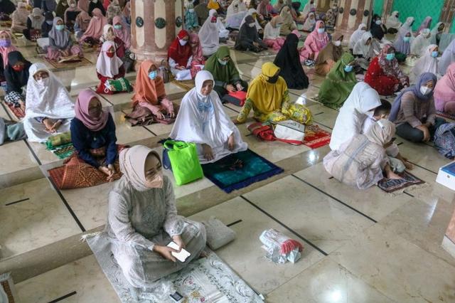 shalat id, open house bupati purbalingga, bupati purbalingga dyah hayuning pratiwi tak menggelar open house, serayunews, serayu news, berita terkini, berita hari ini