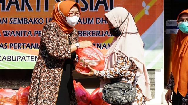 lonjakan harga kebutuhan pokok, idul fitri 1442 hijiriyah, pembagian sembako untuk mengurangi lonjakan harga kebutuhan pokok, serayunews, serayu news, berita terkini, berita hari ini