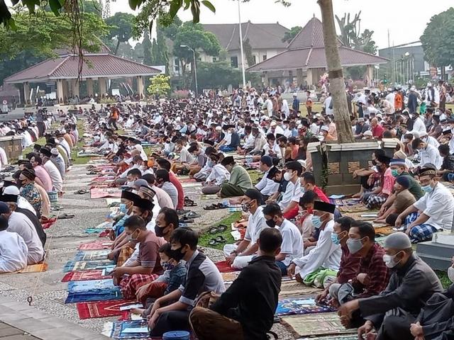 shalat idulfitri 1442 banjarnegara, alun-alun banjarnegara, serayunews, serayu news, berita terkini, berita hari ini