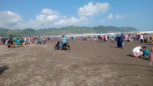 pantai cilacap bagian timur, pantai jetis, libur lebaran, serayunews, serayu news, berita terkini, berita hari ini
