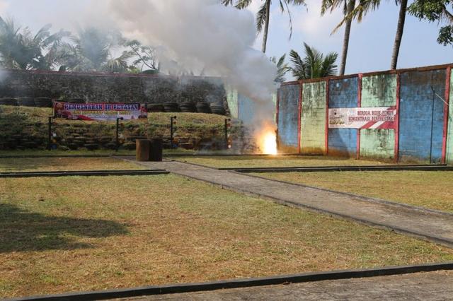 polres cilacap musnahkan petasan, pemusnahan petasan polres cilacap, operasi ketupat candi 2021, serayunews, serayu news, berita terkini, berita hari ini