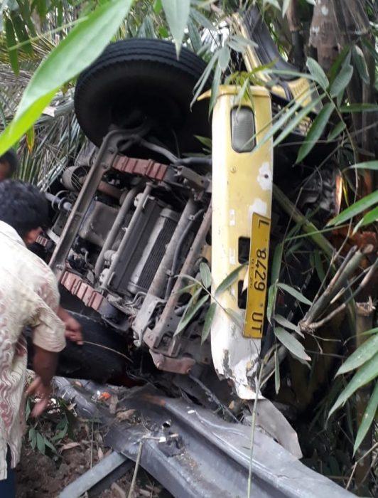 truk terguling mandiraja banjarnegara, truk guling, serayunews, serayu news, berita terkini, berita hari ini