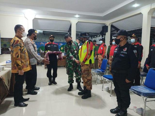 Pengukuhan Pokdar Kamtibmas di wilayah Kelurahan Lomanis, ppkm mikro cilacap, serayunews, serayu news, berita terkini, berita hari ini