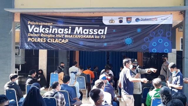 vaksinasi massal, HUT Bhayangkara ke 75, vaksinasi polres cilacap, serayunews, serayu news, berita terkini, berita hari ini