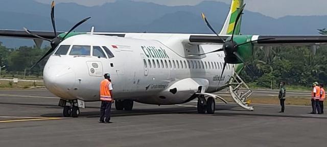 bandara jbs, penerbangan pertama bandara jbs, serayunews, serayu news, berita terkini, berita hari ini
