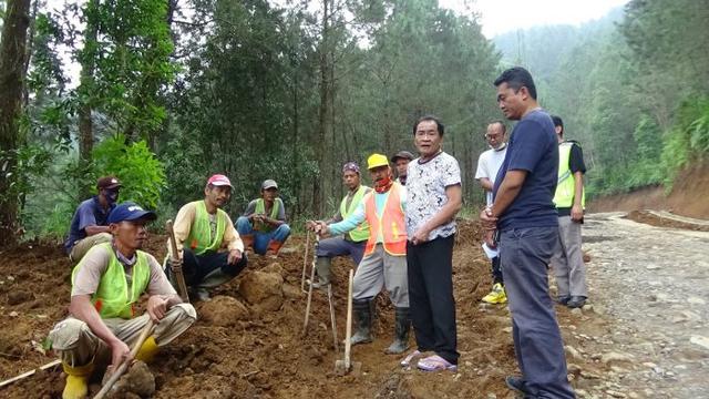 pembangunan jalan desa plorengan, serayunews, serayu news, berita terkini, berita hari ini