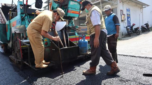 Pengaspalan Jalan Raya Wanadadi, serayunews, serayu news, berita terkini, berita hari ini