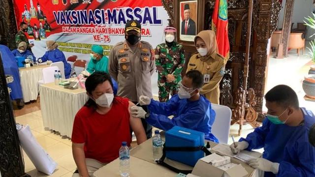 vaksinasi polres purbalingga, vaksinasi massal polres purbalingga, hut bhayangkara ke 75, peringatan hut bhayangkara ke 75, serayunews, serayu news, berita terkini, berita hari ini