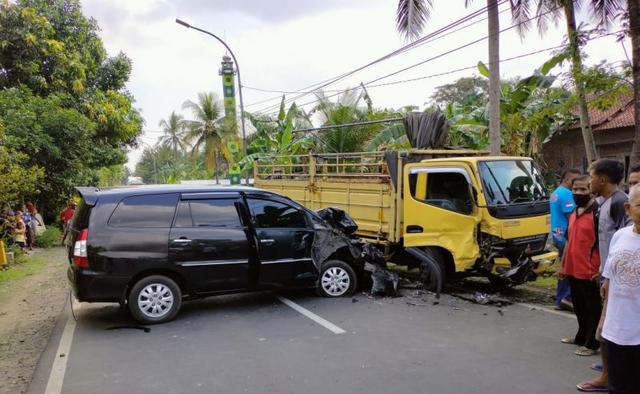 kecelakaan jalan raya patikraja, kalibagor, serayunews, serayu news, berita terkini, berita hari ini