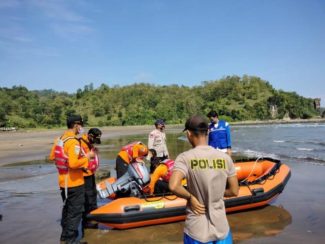pemacing tenggelam di pantai logending,pantai logending kebumen, serayunews, serayu news, berita terkini, berita hari ini