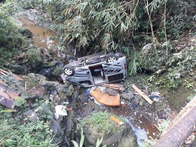 mini bus terjun ke jurang, desa binangun, kecamatan mrebet, serayunews, serayu news, berita terkini, berit hari ini, min bus binangun mrebet
