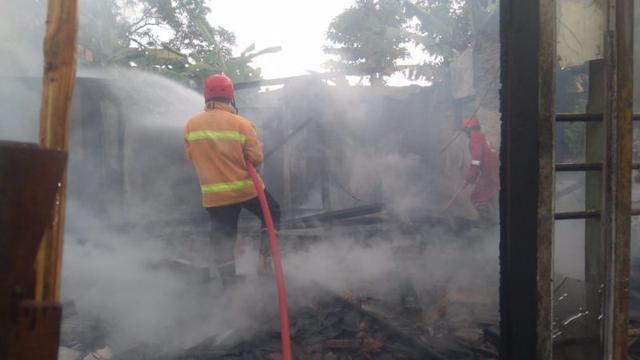 kebakarn desa rejamulya kedungreja, desa rejamulya, kecamatan kedungreja, korsleting, kebakaran, kebakaran cilacap, serayunews, serayu news, berita terkini, berita hari ini