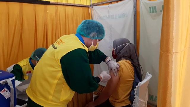 vaksinasi golkar cilacap, vaksinasi covid-19, vaksinasi massal, berita terkini, berita hari ini, golongan karya, cilacap