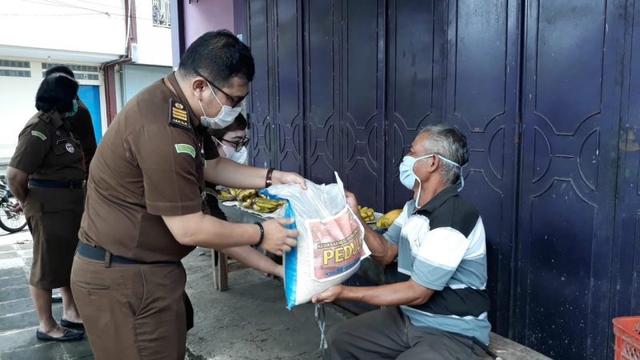 pandemi covid-19, progarm jaksa peduli, persatuan jaksa purbalingga, serayunews, serayu news, berita terkini, berita hari ini