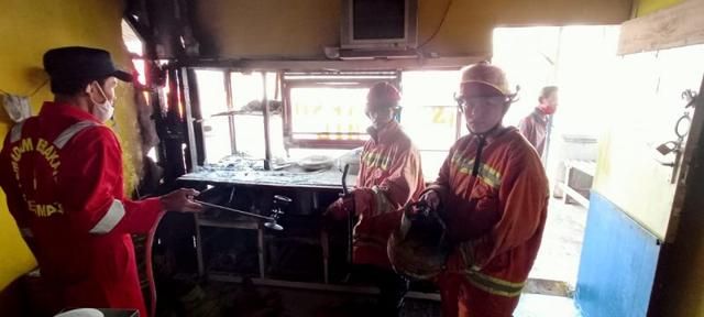 kebakaran adipala, kebakaran warung bakso adipala, desa adipala, jalan ahmad yani, serayunews, serayu news, berita terkini, berita hari ini, cilacap