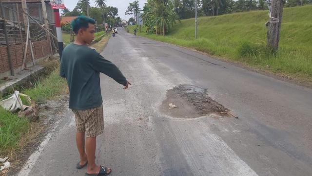 kecelakaan Jalan Widarapayung, jalan berlubang, binangun, berita terkini, berita hari ini, cilacap