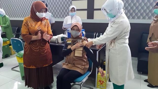 vaksin moderna, vaksinasi tenaga kesehata, vaksin covid-19, berita terkini, berita hari ini, cilacap