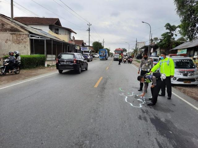 kecelakaan, kecelakaan maut, jalan raya pucang, bawang, banajrnegara, berita terkini, berita hari ini