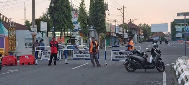 penutupasn jalan, ppkm darurat, ppkm level 4, berita terkini, berita hari ini