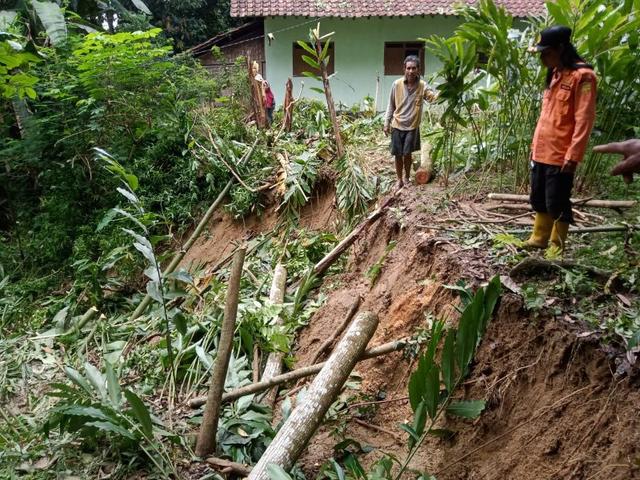 longsor kecamatan gumelar banyumas