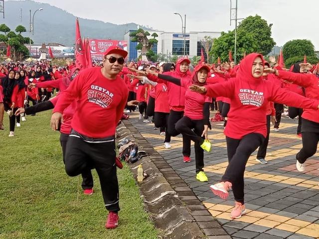 senam sucita di alun alun banjarnegara