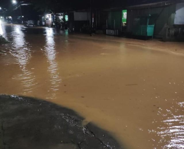 Hujan Deras Sejak Siang, Banyumas Dikepung Banjir dan Longsor
