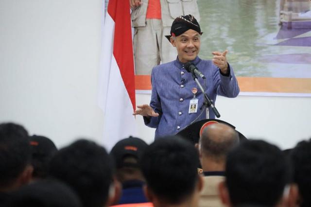 ganjar pranowo saat berpendapat kenaikan harga tiket candi borobudur