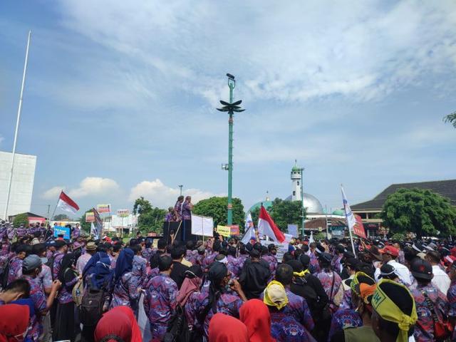 Demo perangkat desa Banyumas