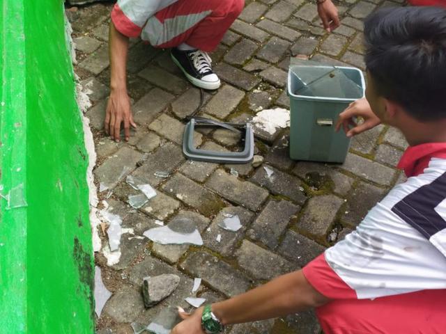 Kerusakan gedung SMK Komputama Jeruklegi akibat tawuran