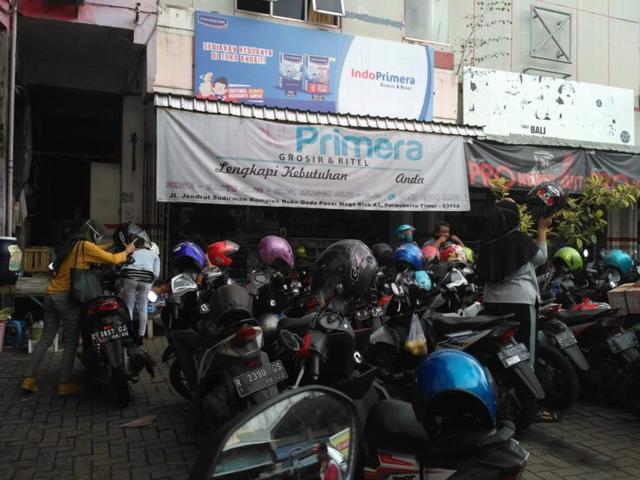 Parkir di kawasan Pasar Wage Purwokerto