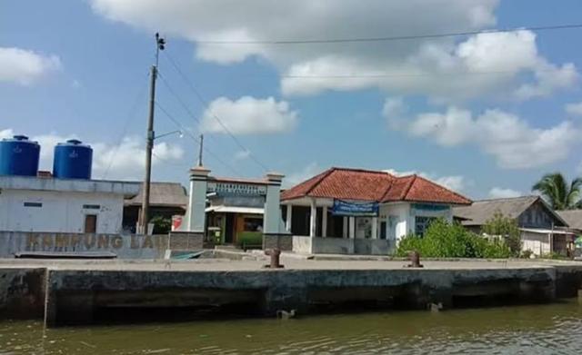 Dermaga Motean, Desa Ujung Alang, Kecamatan Kampung Laut