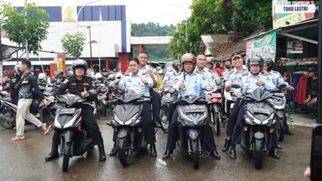 Peserta bakti sosial ikuti touring bersama ke panti asuhan di Cilacap