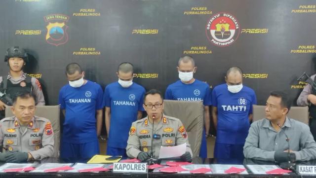 Komplotan penipu