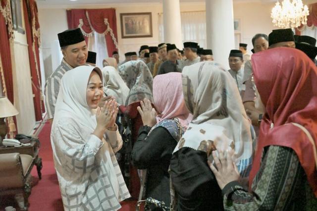 Tiwi Naik Haji