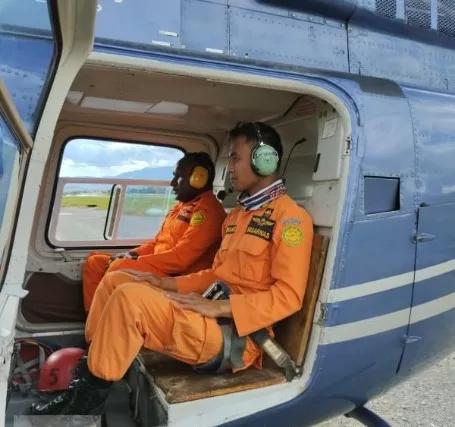 Evakuasi pesawat SAm Air