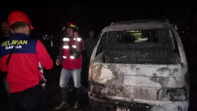 mobil terbakar di kawunganten