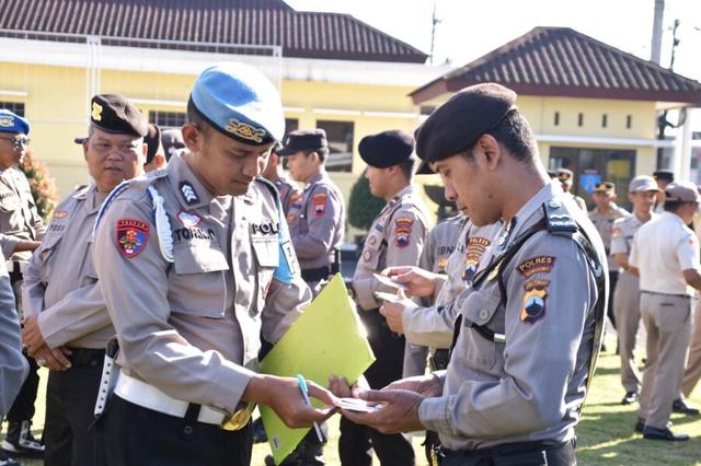 Propam periksa sikap tampang