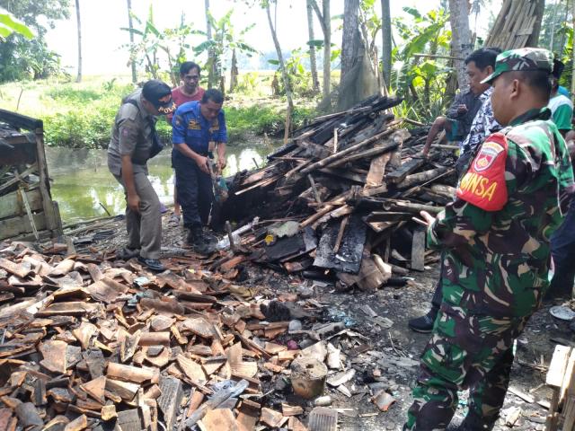 Rumah di Wanareja Terbakar