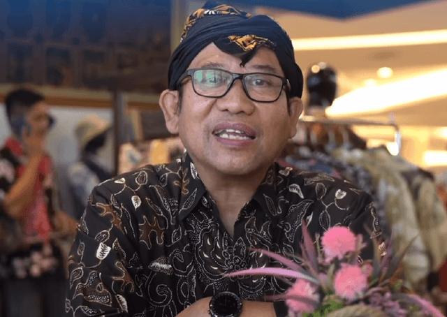 Bupati Banyumas Achmad Husein