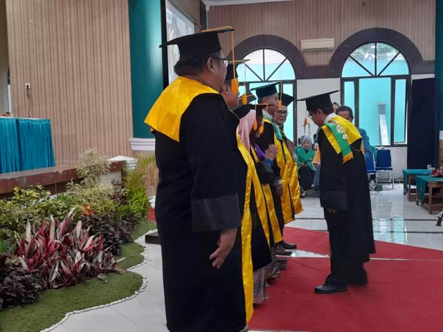 Guru besar UIN Saizu