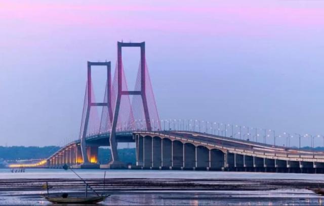 Jembatan Suramadu