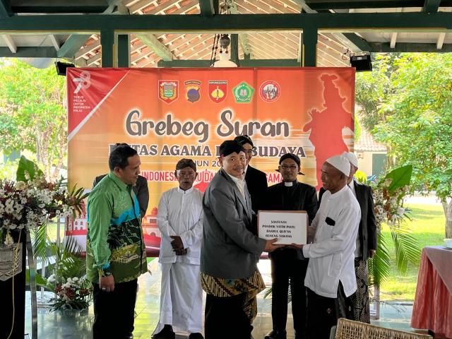 Grebeg Suran