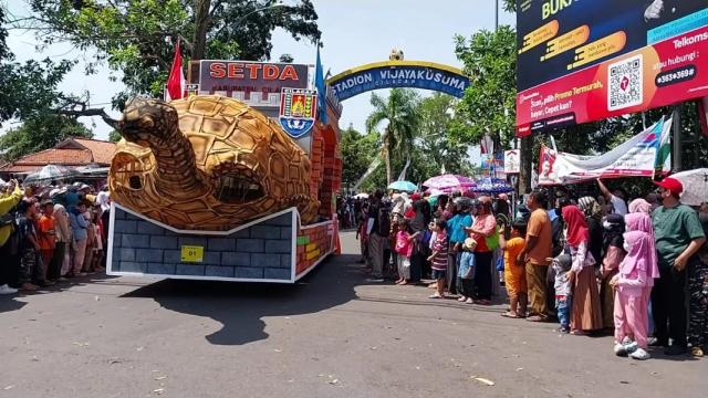 karnaval pembangunan Cilacap